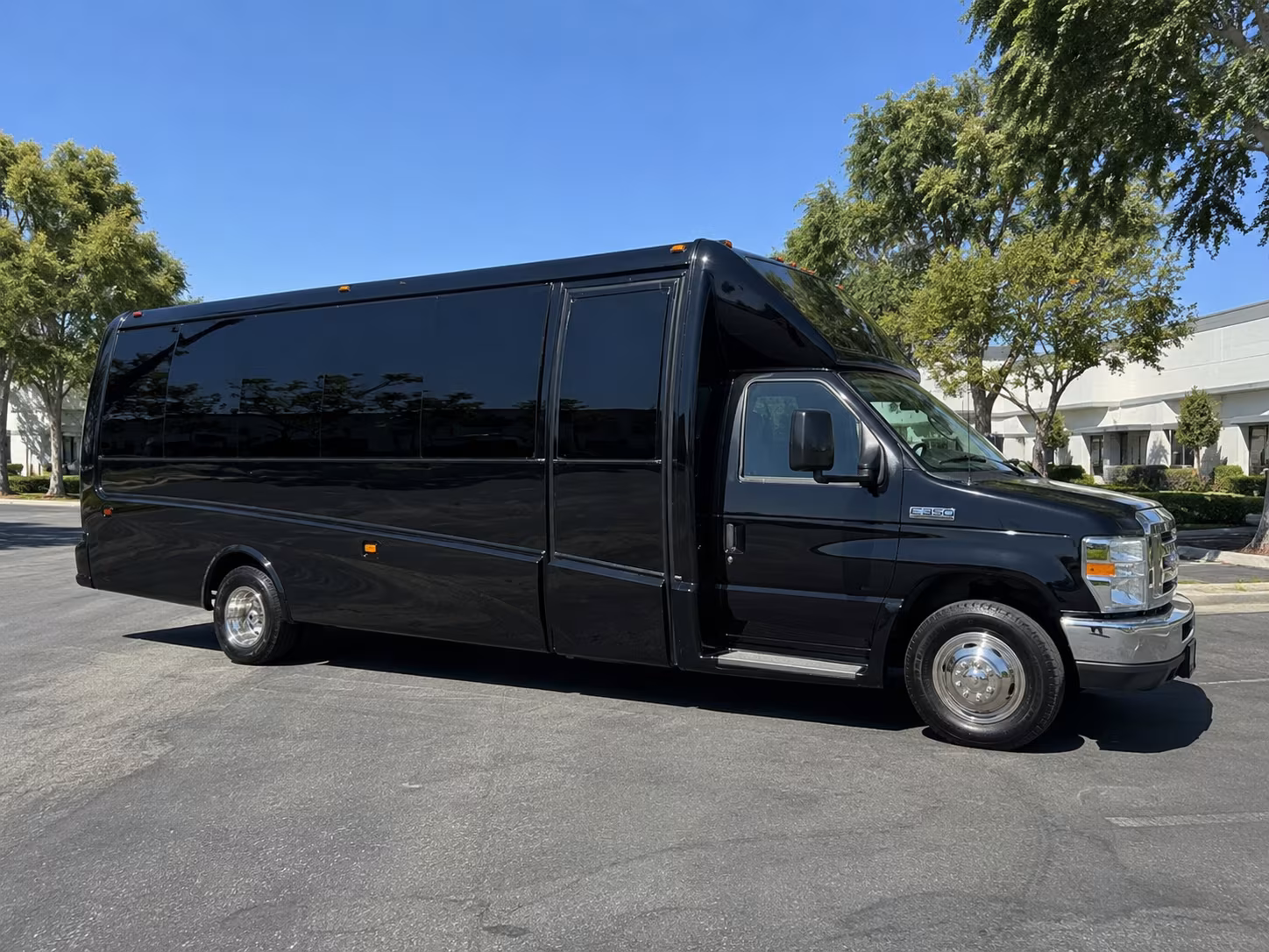 ventura corporate retreat shuttle bus rentals